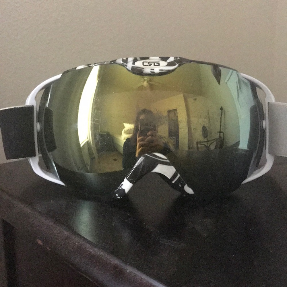 Snowboard goggles